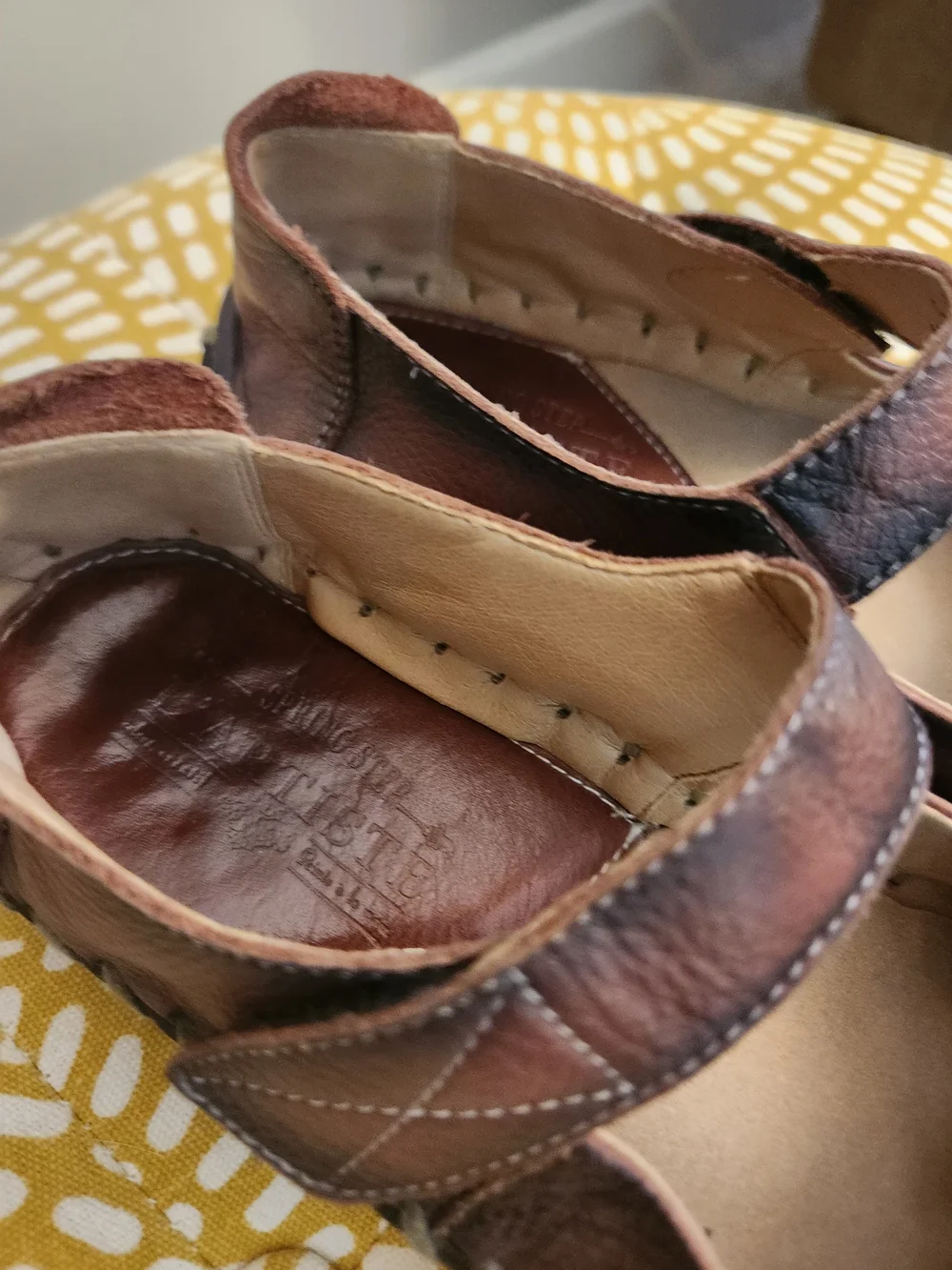 L'Artiste Hibiscae Mary Jane Flats w/ Floral Applique. US Size 7 - Picture 3 of 15